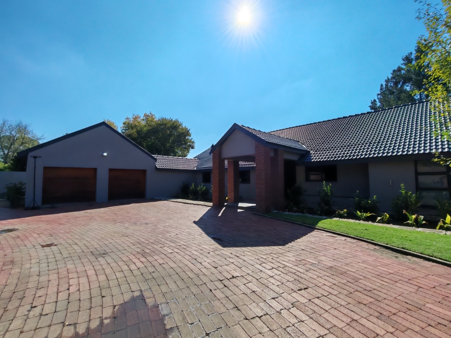 5 Bedroom Property for Sale in Three Rivers Proper Gauteng