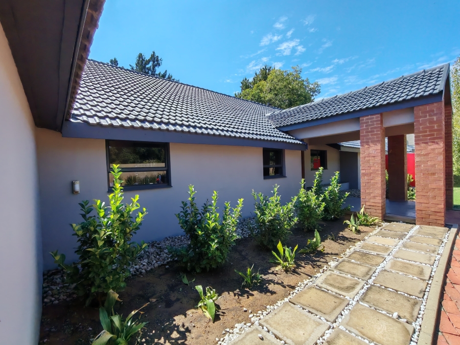 5 Bedroom Property for Sale in Three Rivers Proper Gauteng