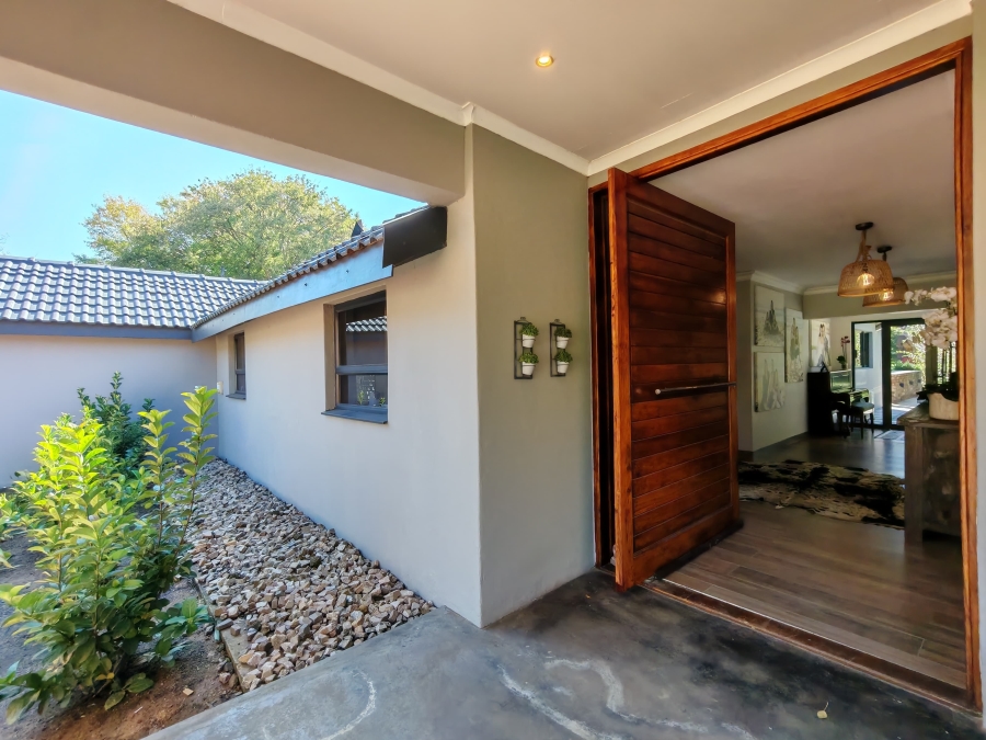 5 Bedroom Property for Sale in Three Rivers Proper Gauteng