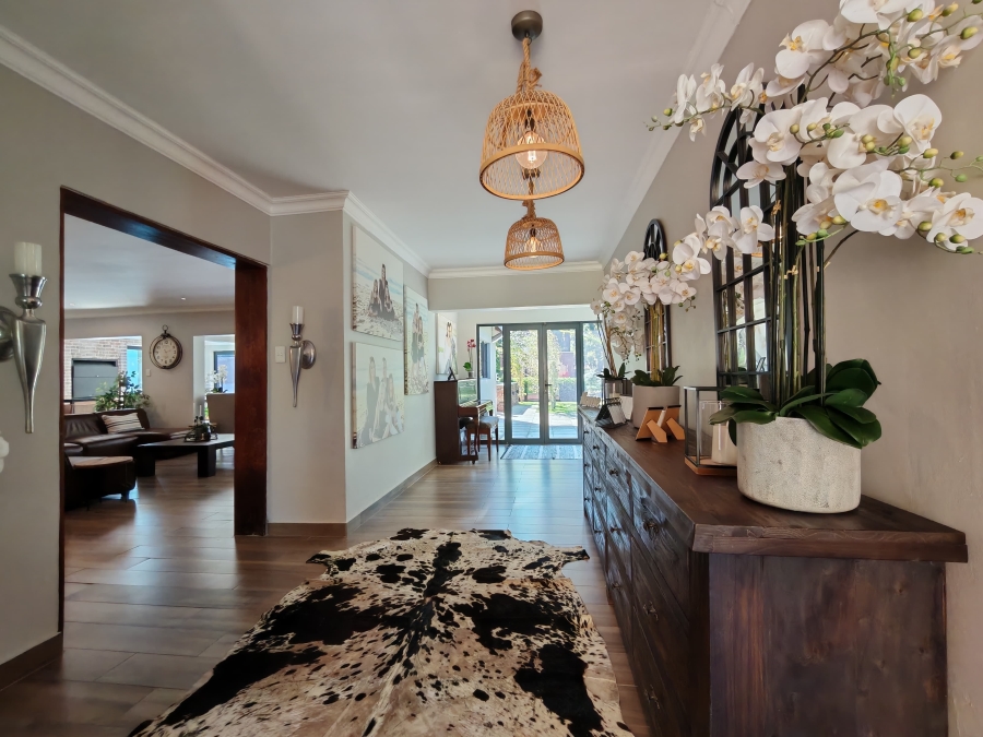 5 Bedroom Property for Sale in Three Rivers Proper Gauteng