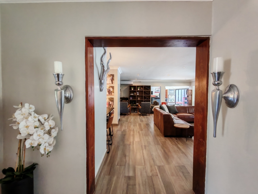 5 Bedroom Property for Sale in Three Rivers Proper Gauteng