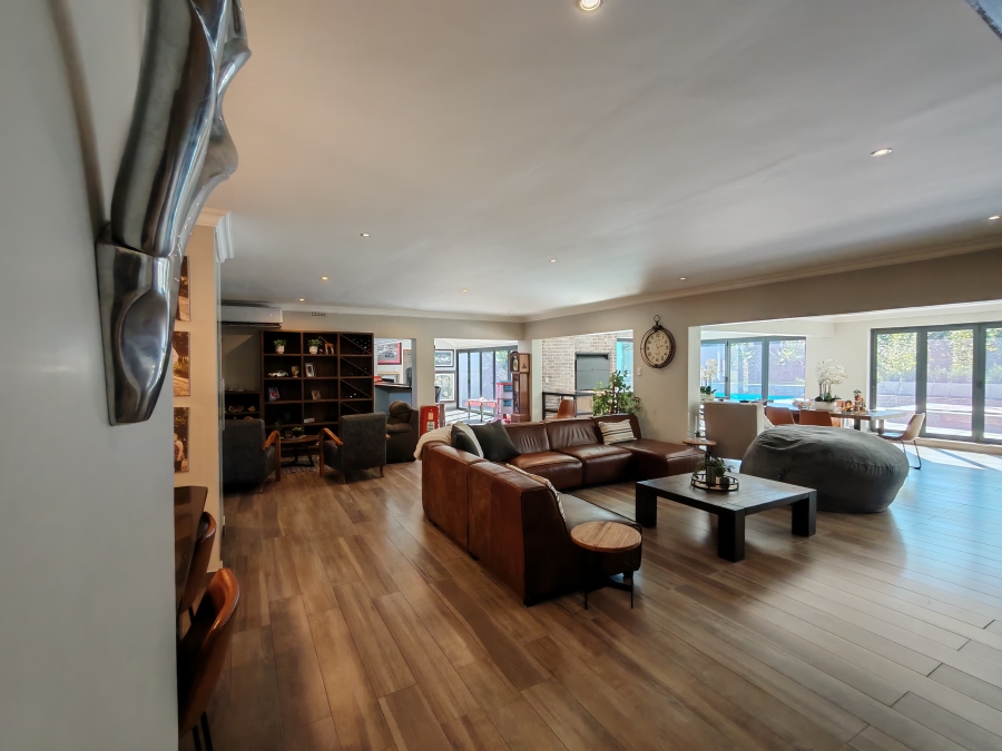 5 Bedroom Property for Sale in Three Rivers Proper Gauteng