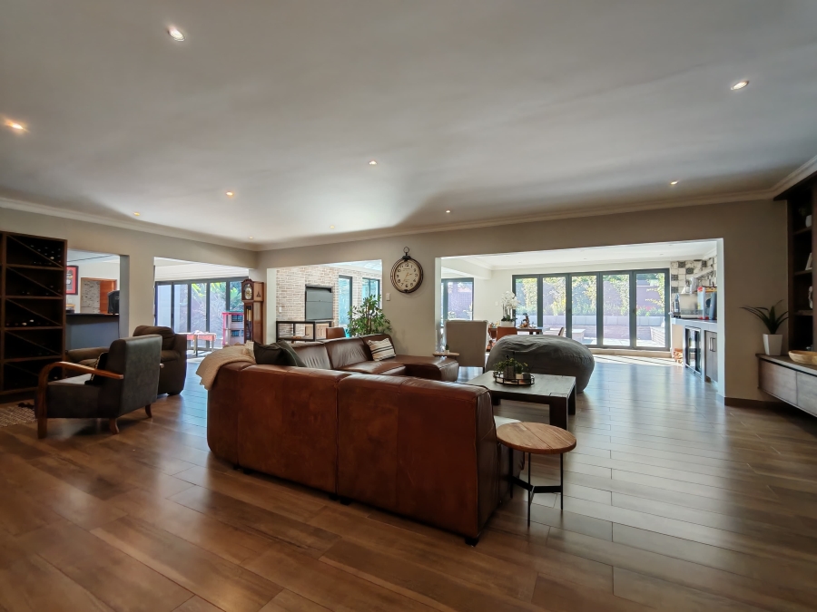 5 Bedroom Property for Sale in Three Rivers Proper Gauteng