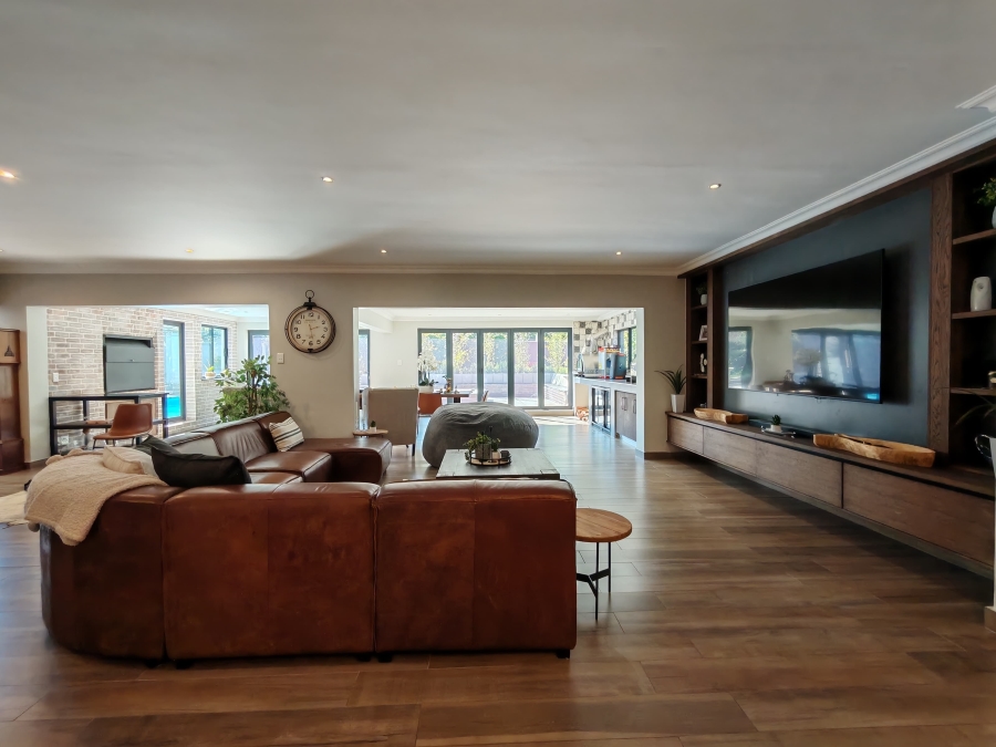 5 Bedroom Property for Sale in Three Rivers Proper Gauteng