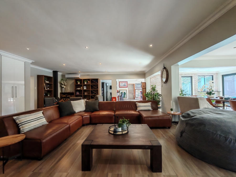 5 Bedroom Property for Sale in Three Rivers Proper Gauteng