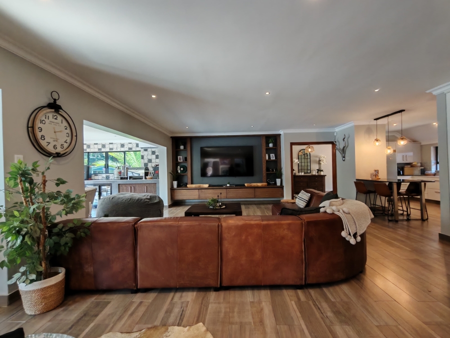 5 Bedroom Property for Sale in Three Rivers Proper Gauteng