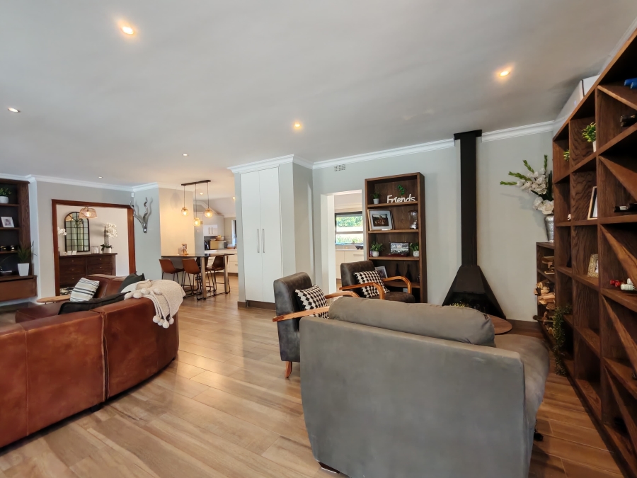 5 Bedroom Property for Sale in Three Rivers Proper Gauteng