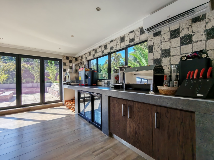 5 Bedroom Property for Sale in Three Rivers Proper Gauteng