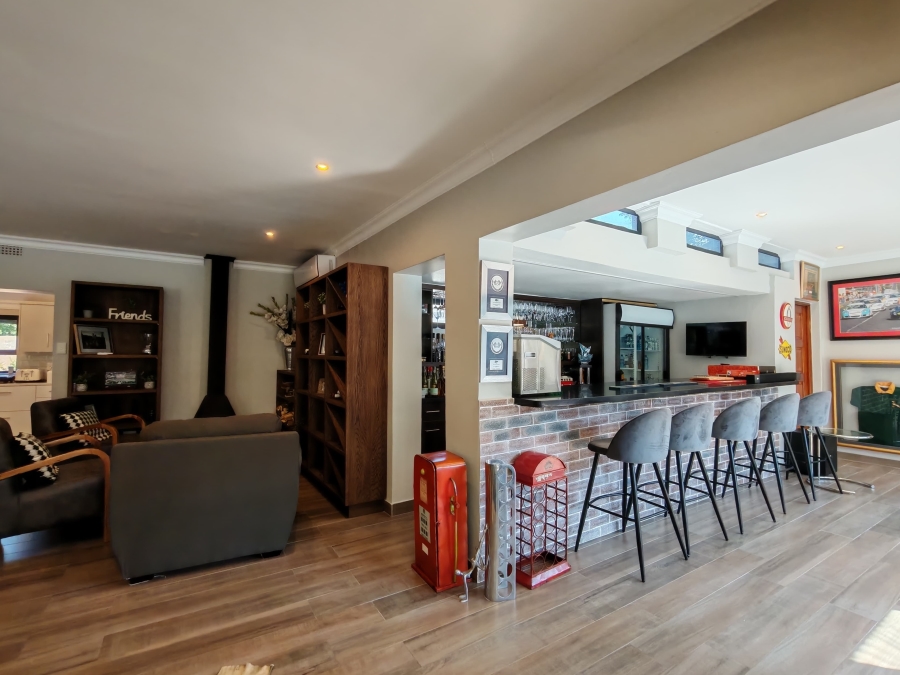 5 Bedroom Property for Sale in Three Rivers Proper Gauteng