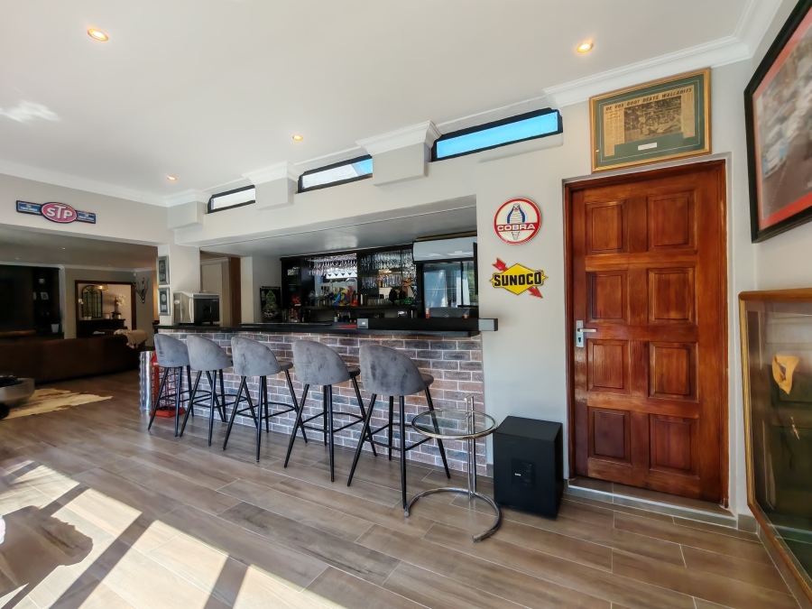 5 Bedroom Property for Sale in Three Rivers Proper Gauteng