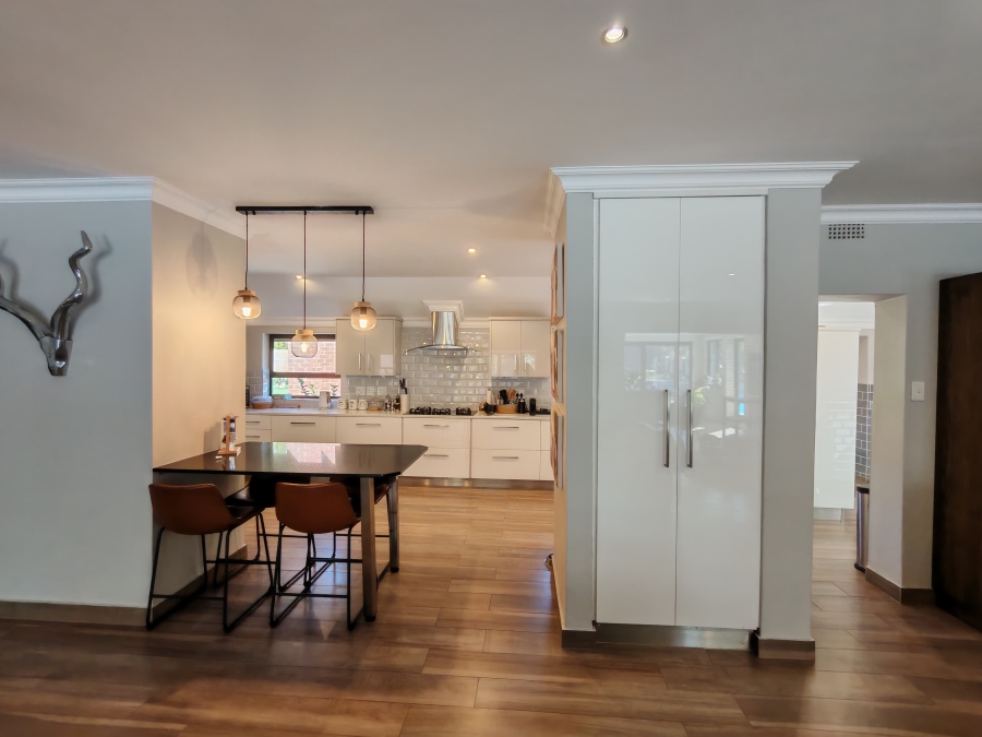 5 Bedroom Property for Sale in Three Rivers Proper Gauteng