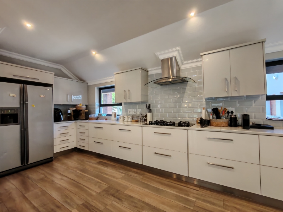 5 Bedroom Property for Sale in Three Rivers Proper Gauteng