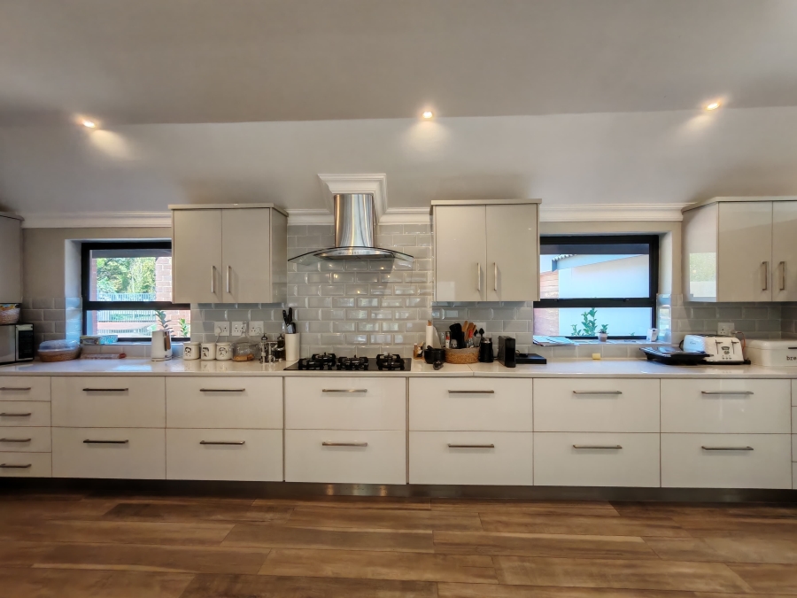 5 Bedroom Property for Sale in Three Rivers Proper Gauteng