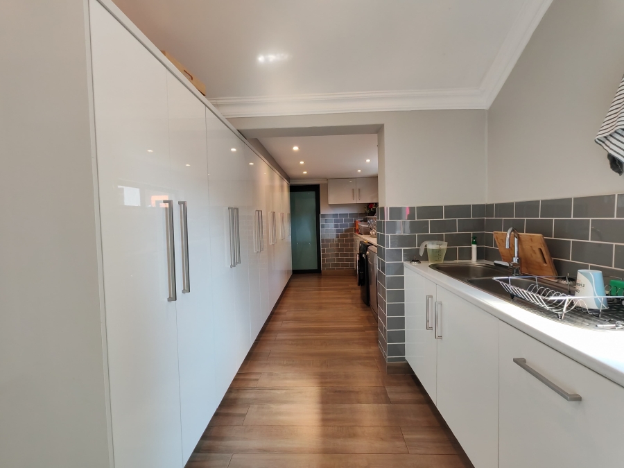 5 Bedroom Property for Sale in Three Rivers Proper Gauteng