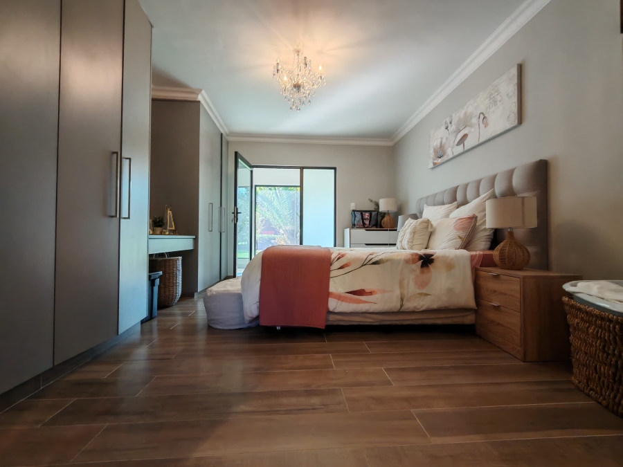 5 Bedroom Property for Sale in Three Rivers Proper Gauteng