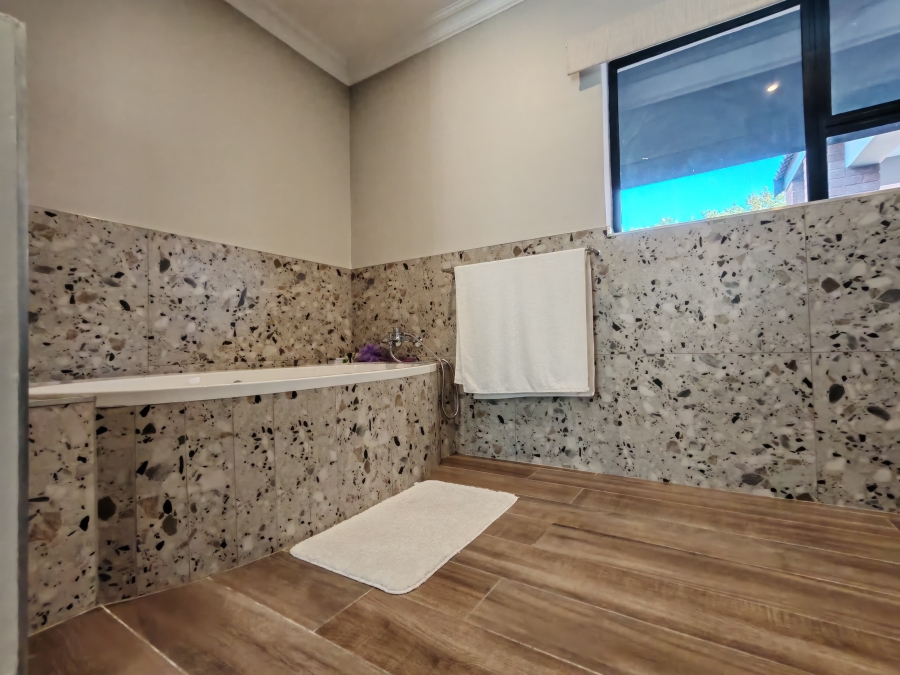 5 Bedroom Property for Sale in Three Rivers Proper Gauteng