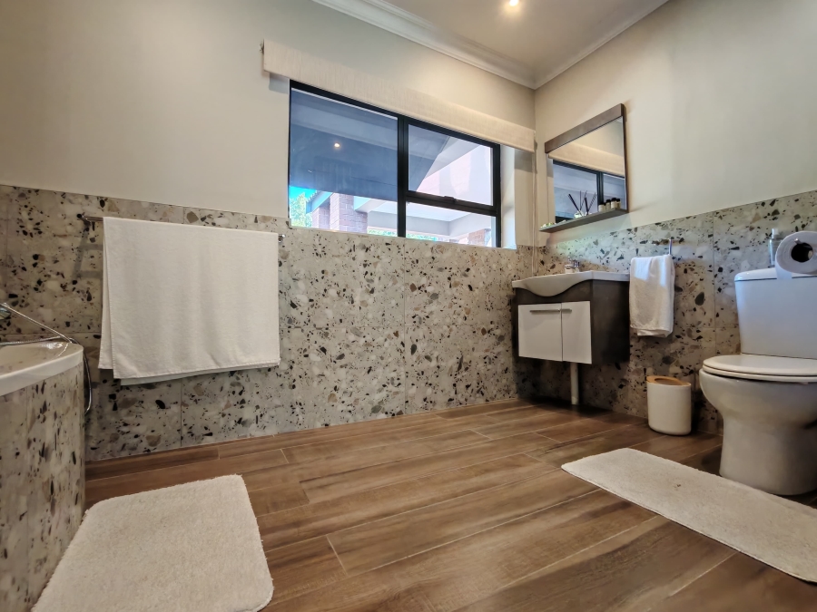 5 Bedroom Property for Sale in Three Rivers Proper Gauteng