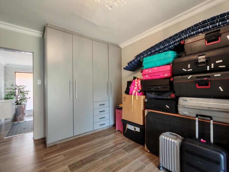 5 Bedroom Property for Sale in Three Rivers Proper Gauteng