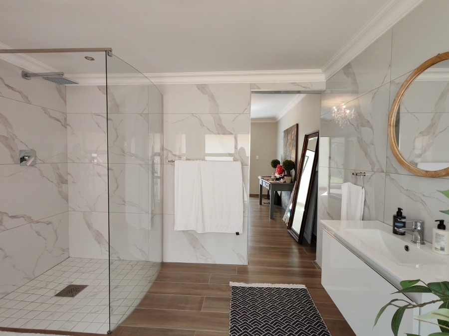 5 Bedroom Property for Sale in Three Rivers Proper Gauteng