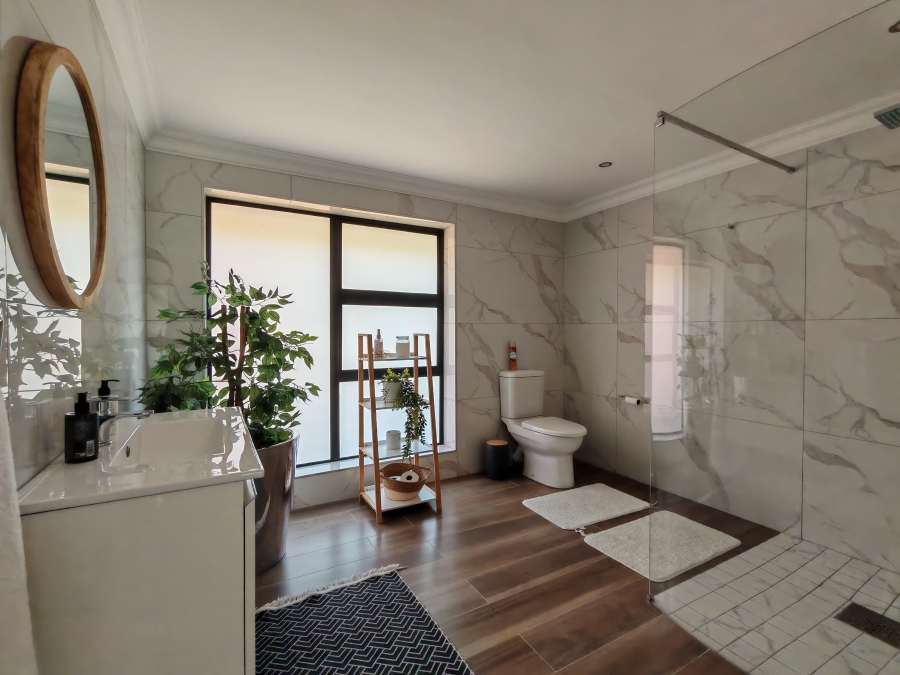 5 Bedroom Property for Sale in Three Rivers Proper Gauteng