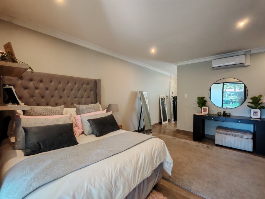 5 Bedroom Property for Sale in Three Rivers Proper Gauteng