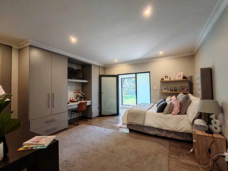 5 Bedroom Property for Sale in Three Rivers Proper Gauteng