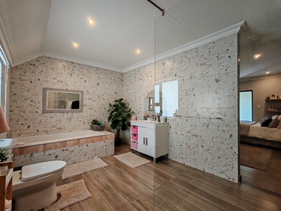 5 Bedroom Property for Sale in Three Rivers Proper Gauteng