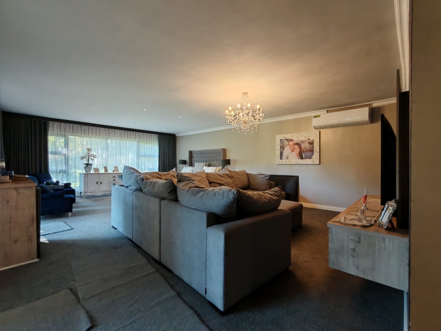 5 Bedroom Property for Sale in Three Rivers Proper Gauteng