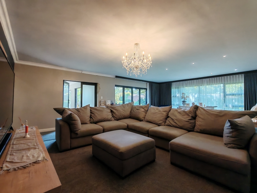5 Bedroom Property for Sale in Three Rivers Proper Gauteng