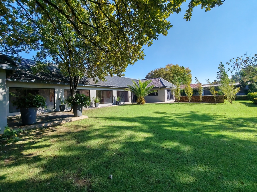 5 Bedroom Property for Sale in Three Rivers Proper Gauteng