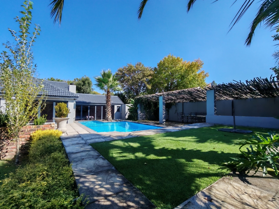 5 Bedroom Property for Sale in Three Rivers Proper Gauteng