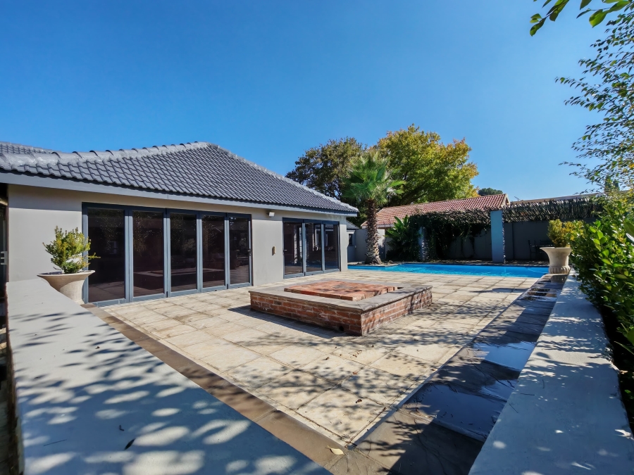 5 Bedroom Property for Sale in Three Rivers Proper Gauteng