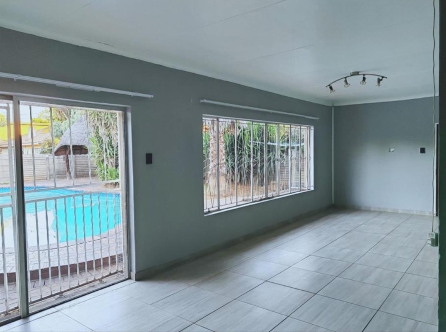 To Let 2 Bedroom Property for Rent in Risiville Gauteng