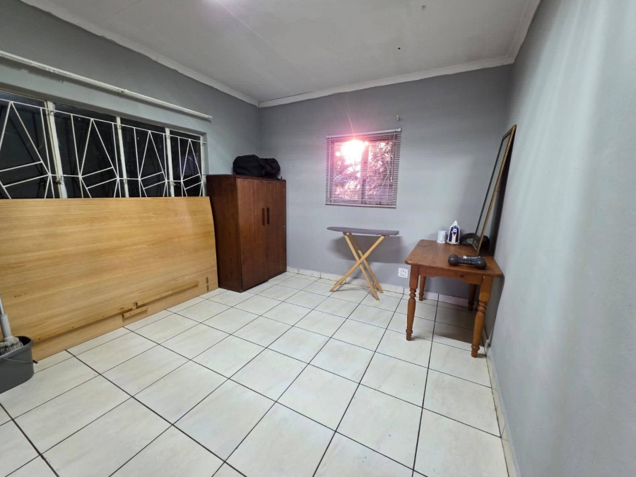 To Let 2 Bedroom Property for Rent in Risiville Gauteng