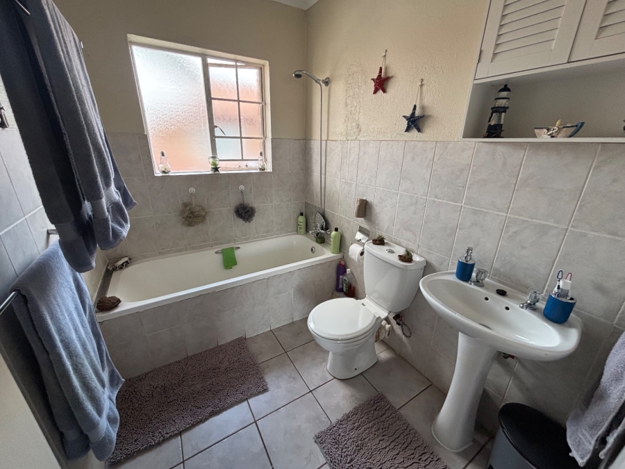 2 Bedroom Property for Sale in Annlin Gauteng