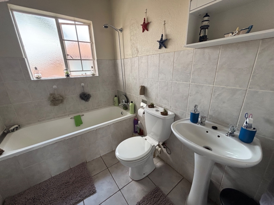 2 Bedroom Property for Sale in Annlin Gauteng