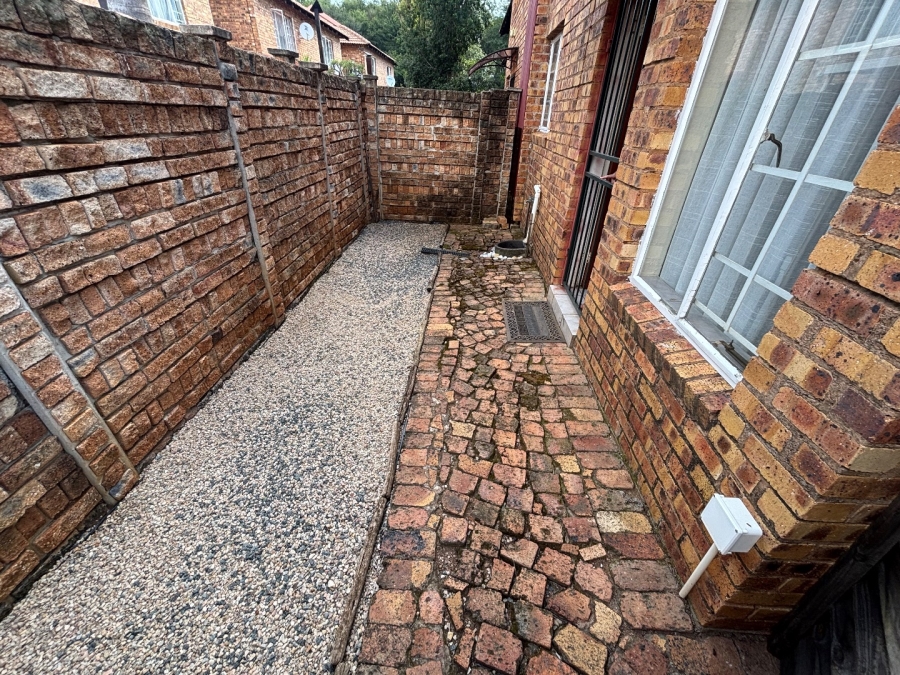 2 Bedroom Property for Sale in Annlin Gauteng