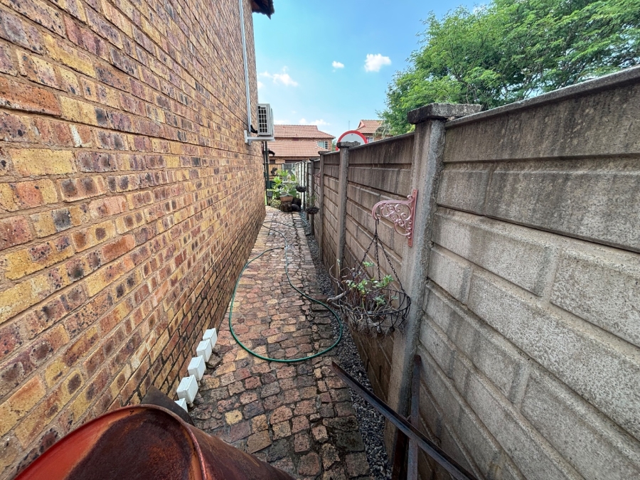 2 Bedroom Property for Sale in Annlin Gauteng