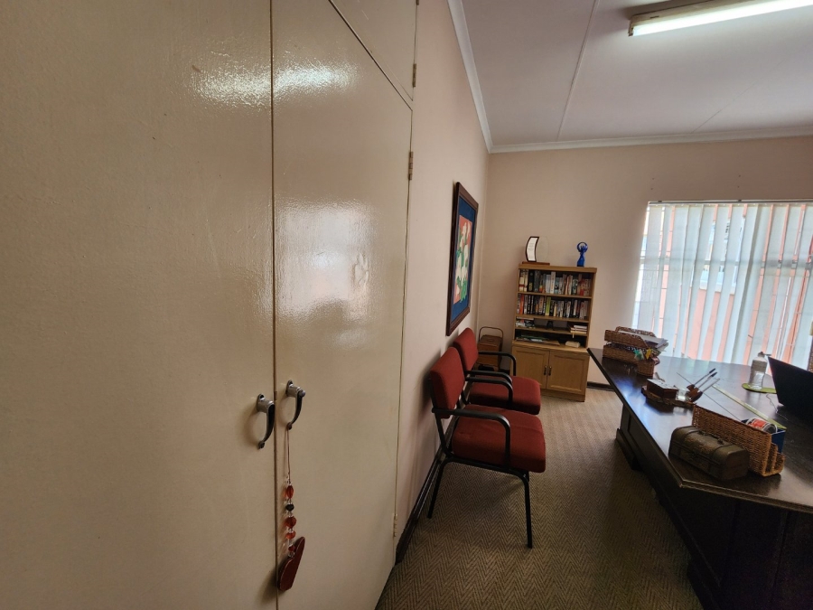 4 Bedroom Property for Sale in Dorandia Gauteng