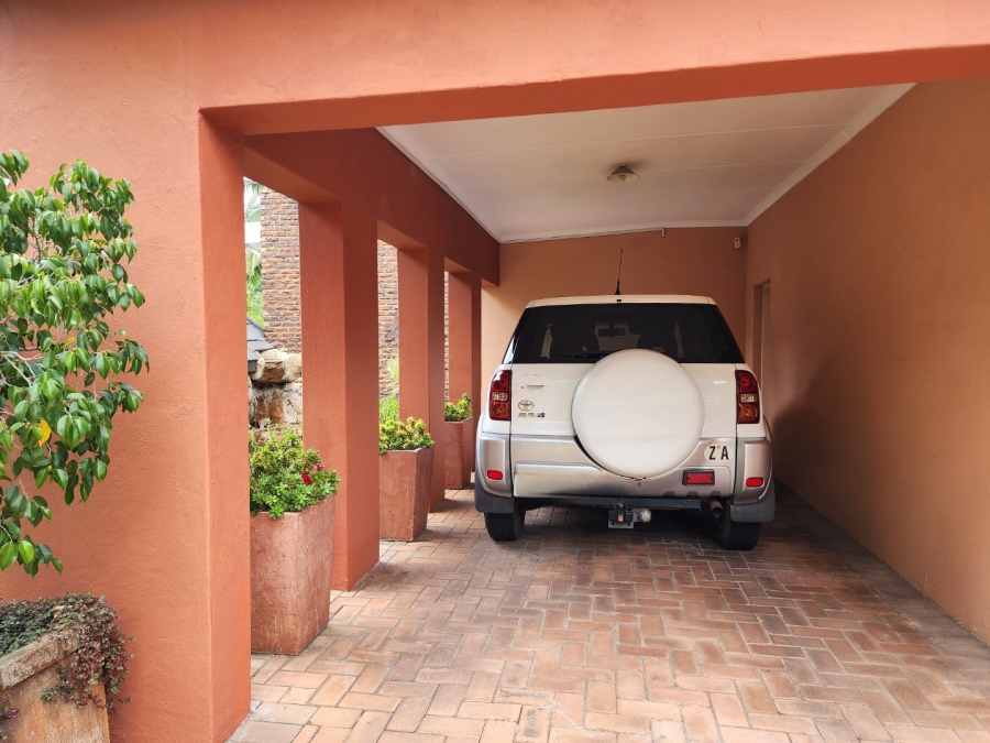 4 Bedroom Property for Sale in Dorandia Gauteng