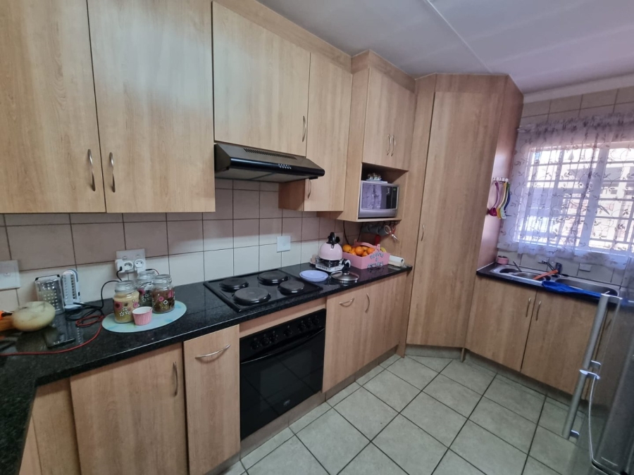 3 Bedroom Property for Sale in Annlin Gauteng
