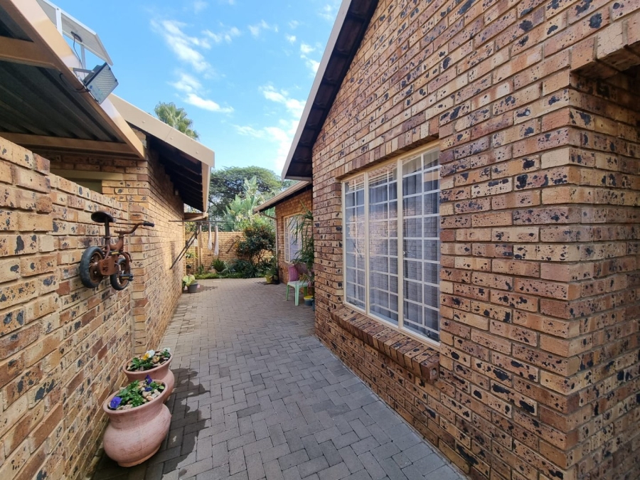 3 Bedroom Property for Sale in Annlin Gauteng
