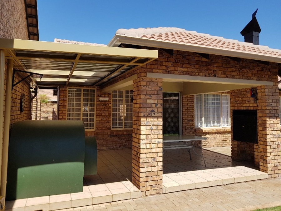 3 Bedroom Property for Sale in Annlin Gauteng