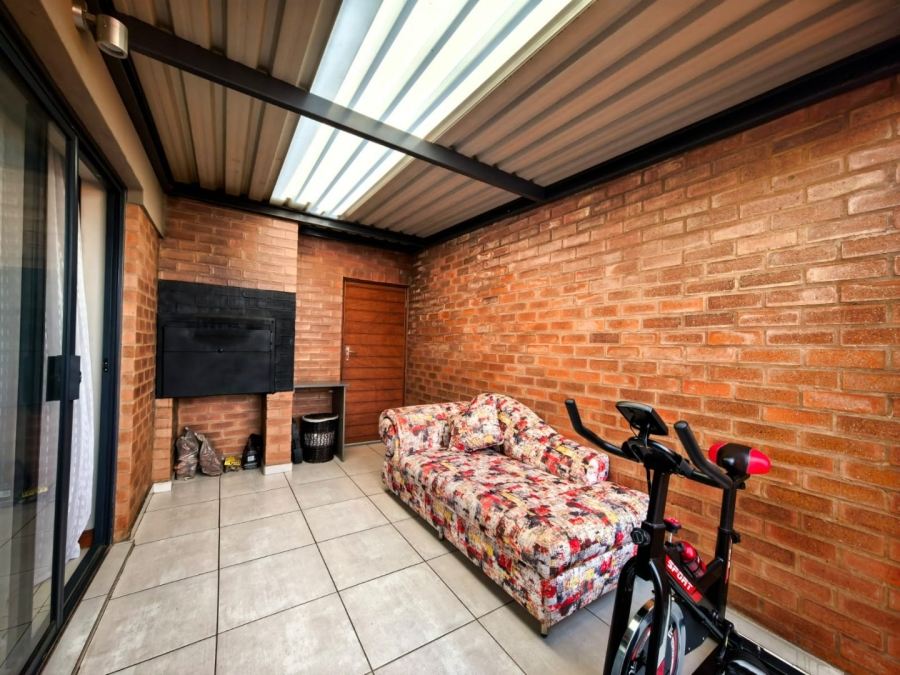 2 Bedroom Property for Sale in Christiaanville A H Gauteng