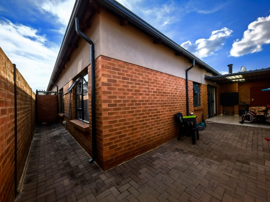 2 Bedroom Property for Sale in Christiaanville A H Gauteng