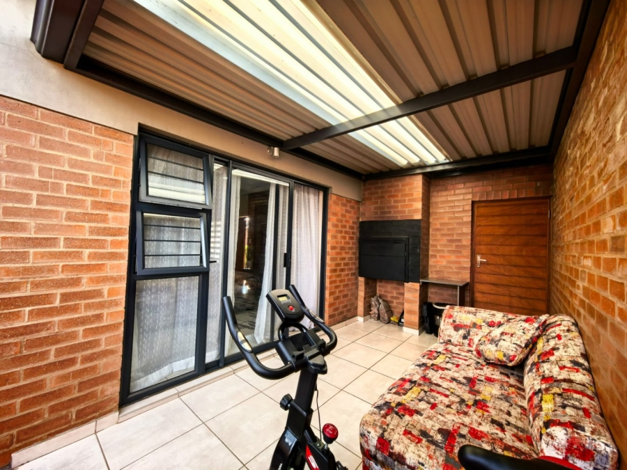 2 Bedroom Property for Sale in Christiaanville A H Gauteng