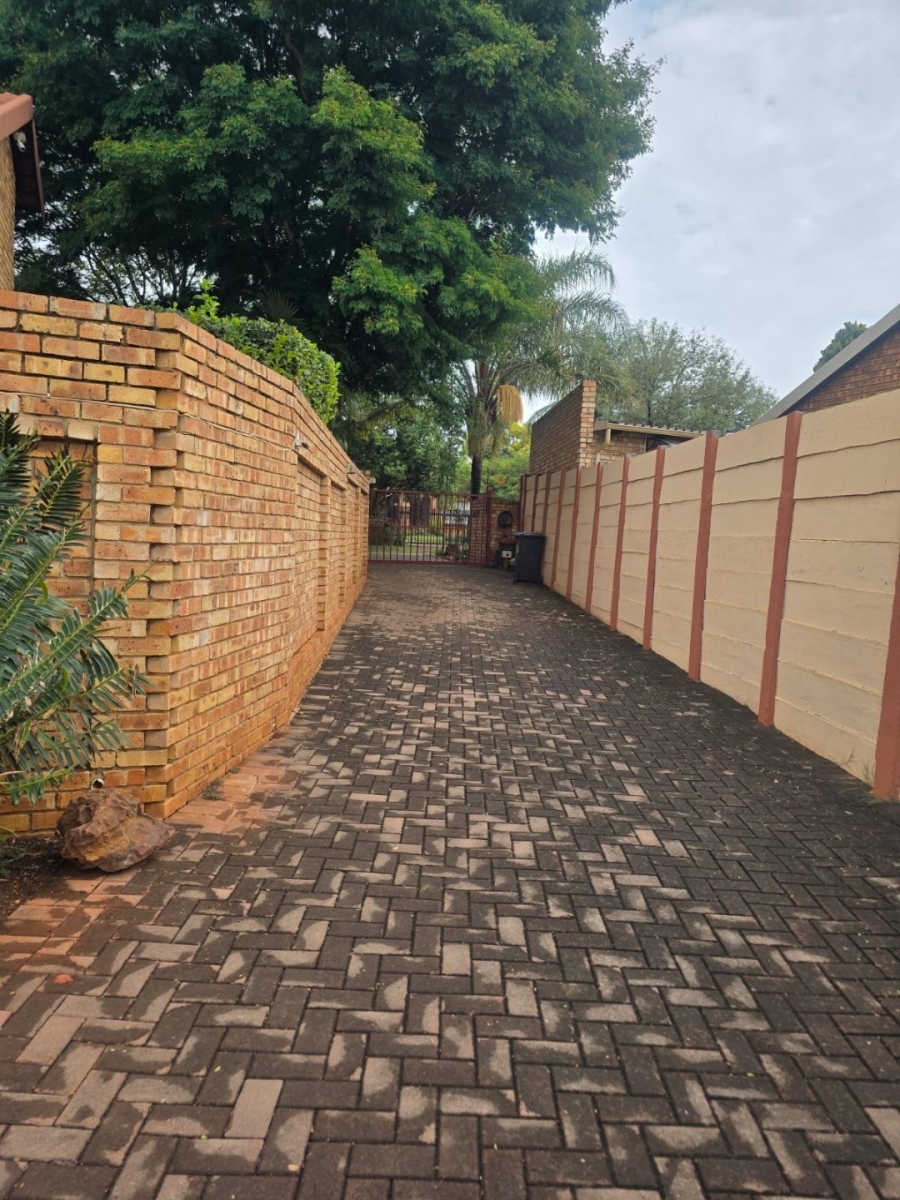 4 Bedroom Property for Sale in Doornpoort Gauteng