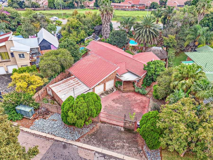 3 Bedroom Property for Sale in Garsfontein Gauteng