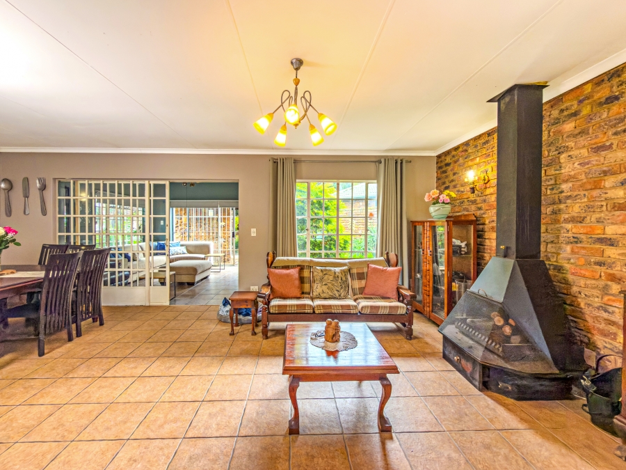 3 Bedroom Property for Sale in Garsfontein Gauteng