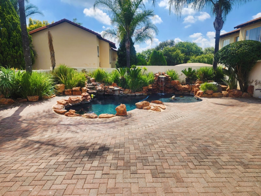 3 Bedroom Property for Sale in Lonehill Gauteng